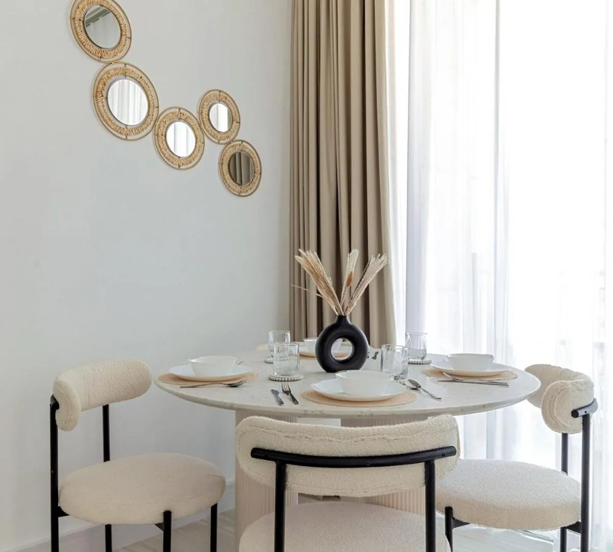 Luxury One-Bedroom Burj Khalifa Dubai Apartment