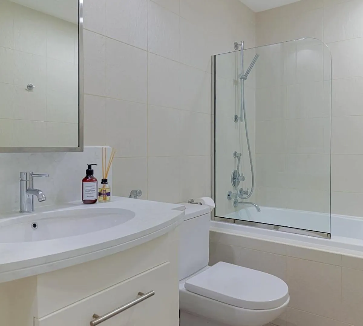 Luxury One-Bedroom Burj Khalifa Dubai Apartment